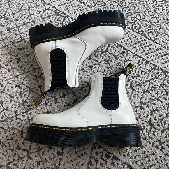 Dr. Martens | white platform Chelsea boot - Picture 2 of 9